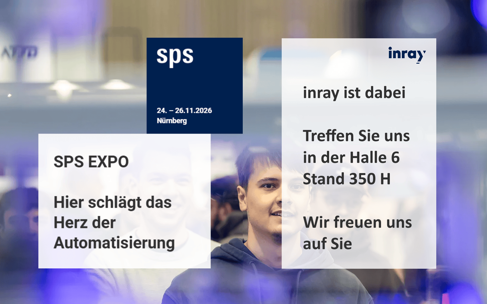 Junge Person vor einem Messestand bei der SPS Expo in Nürnberg, Fokus auf Automation.