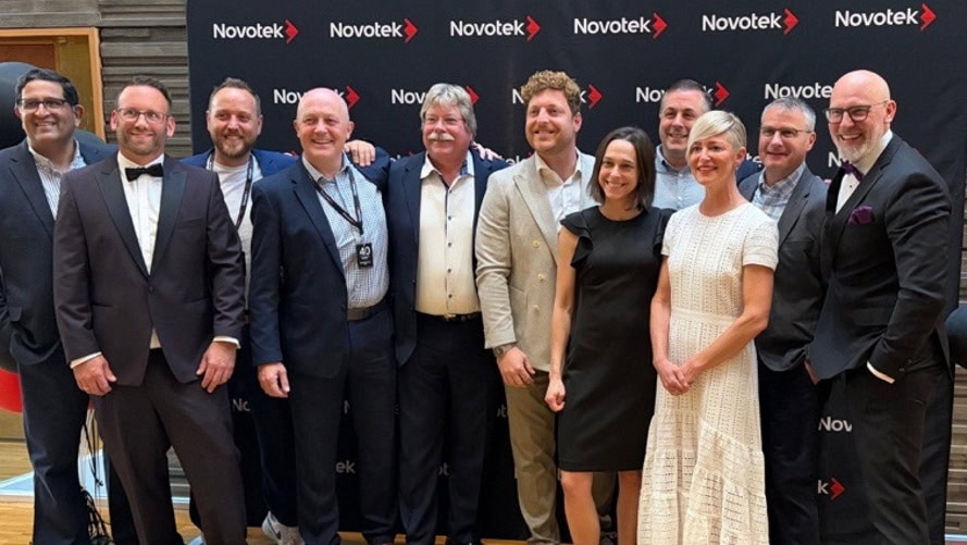 Gruppenfoto bei Jubiläumsfeier von Novotek in Malmö.