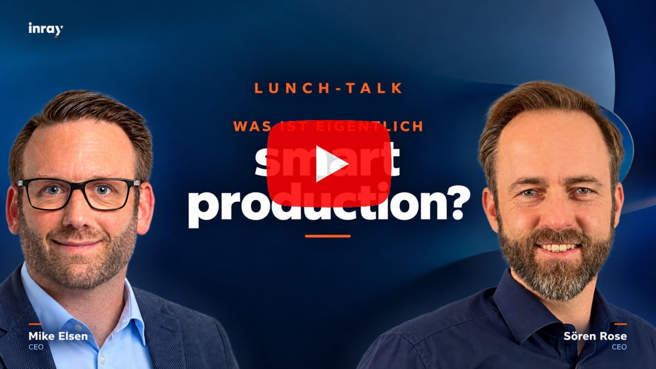 Zwei Männer bei einem Lunch-Talk über Industrie 4.0 und Smart Production.
